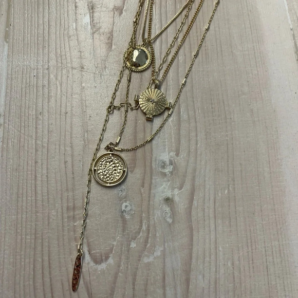 Express layered gold coin necklace - Picture 7 of 14
